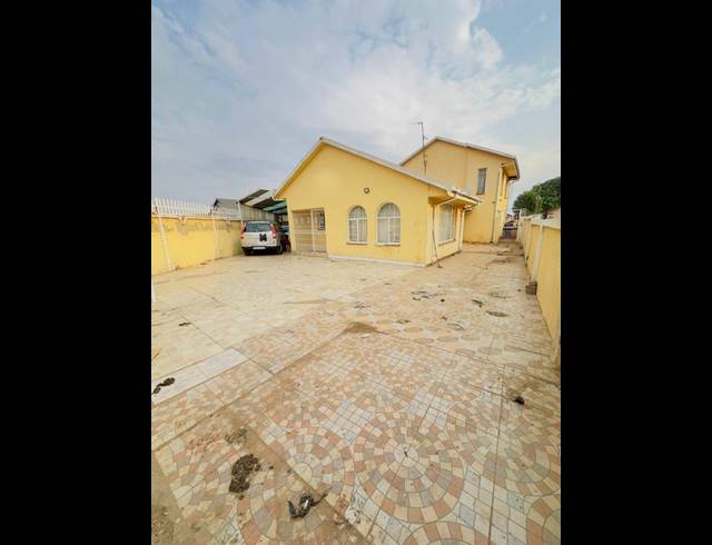 3 BEDROOM HOUSE FOR SALE IN ZAKARIYYA PARK